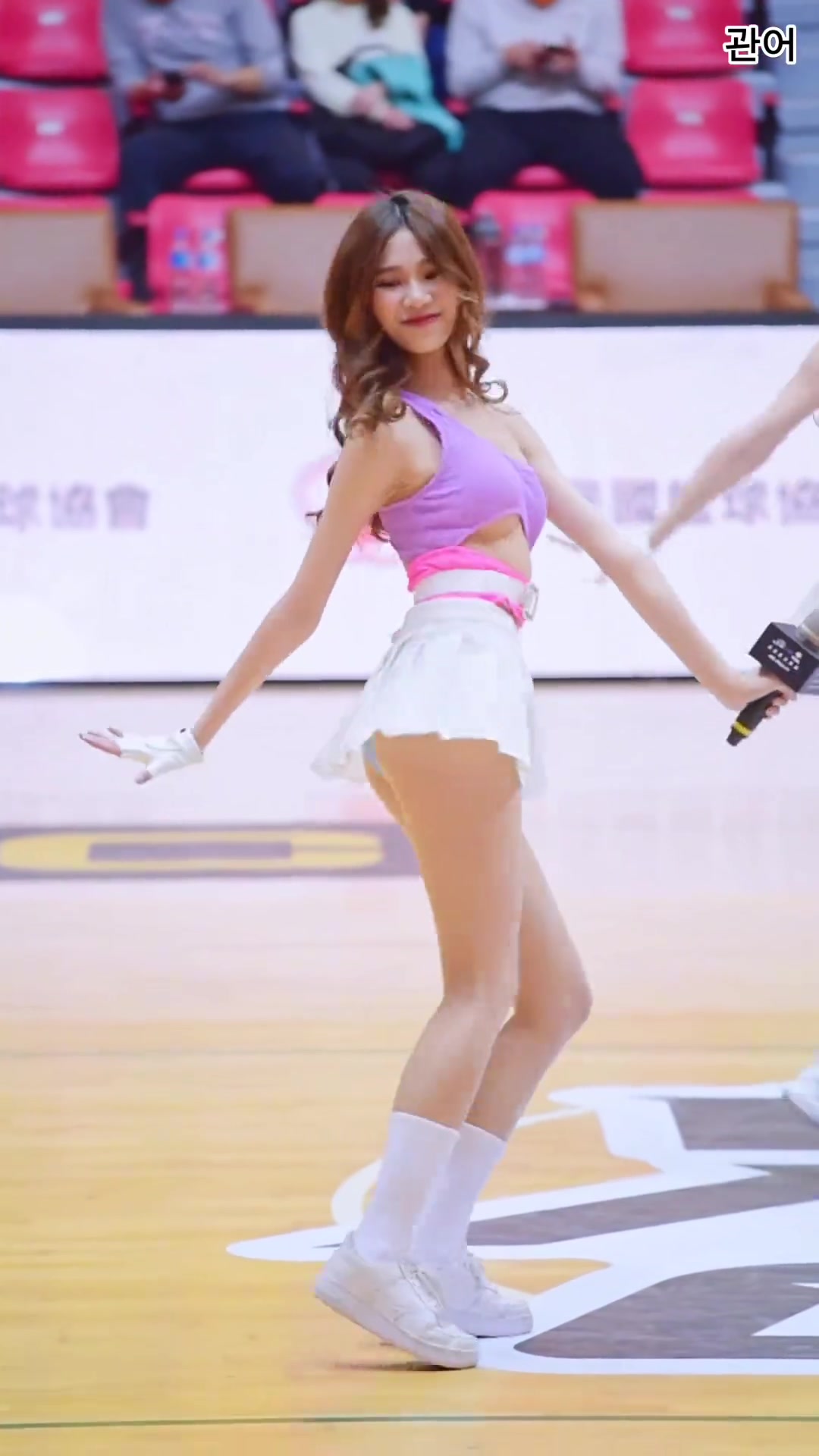 我喜欢蓝色裤子那个????????
