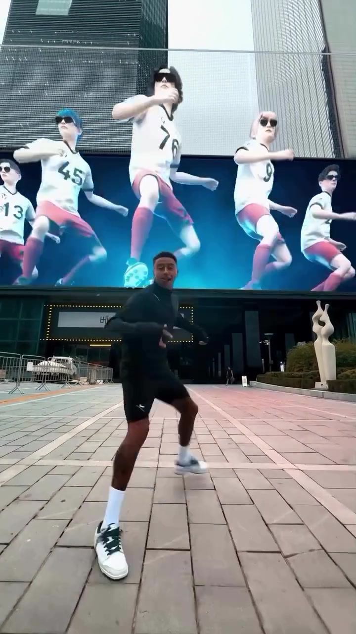 你要不成团出道吧????林皇首尔秀舞姿