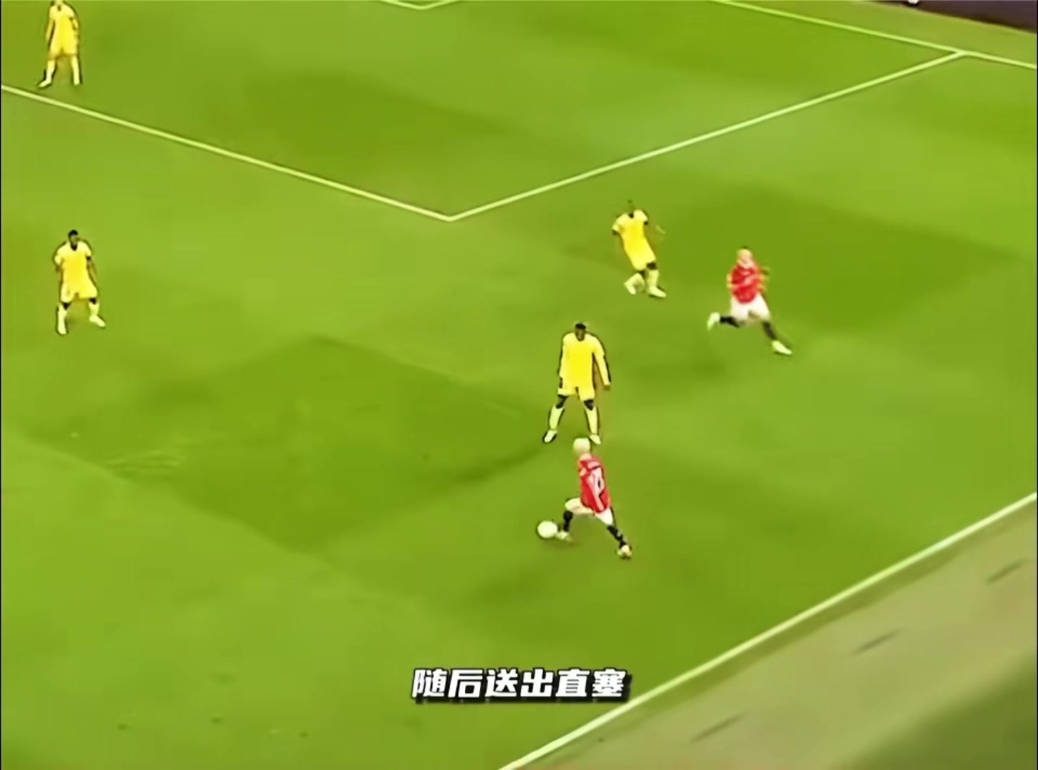 经典圈圈！安东尼在比赛中原地转圈，滕哈赫两眼一黑一闭????
