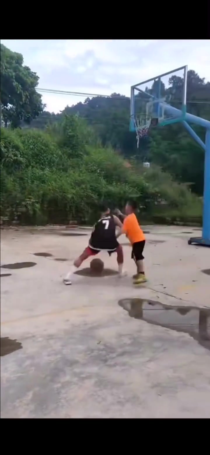弟弟，哥哥给你背打上上强度????????????