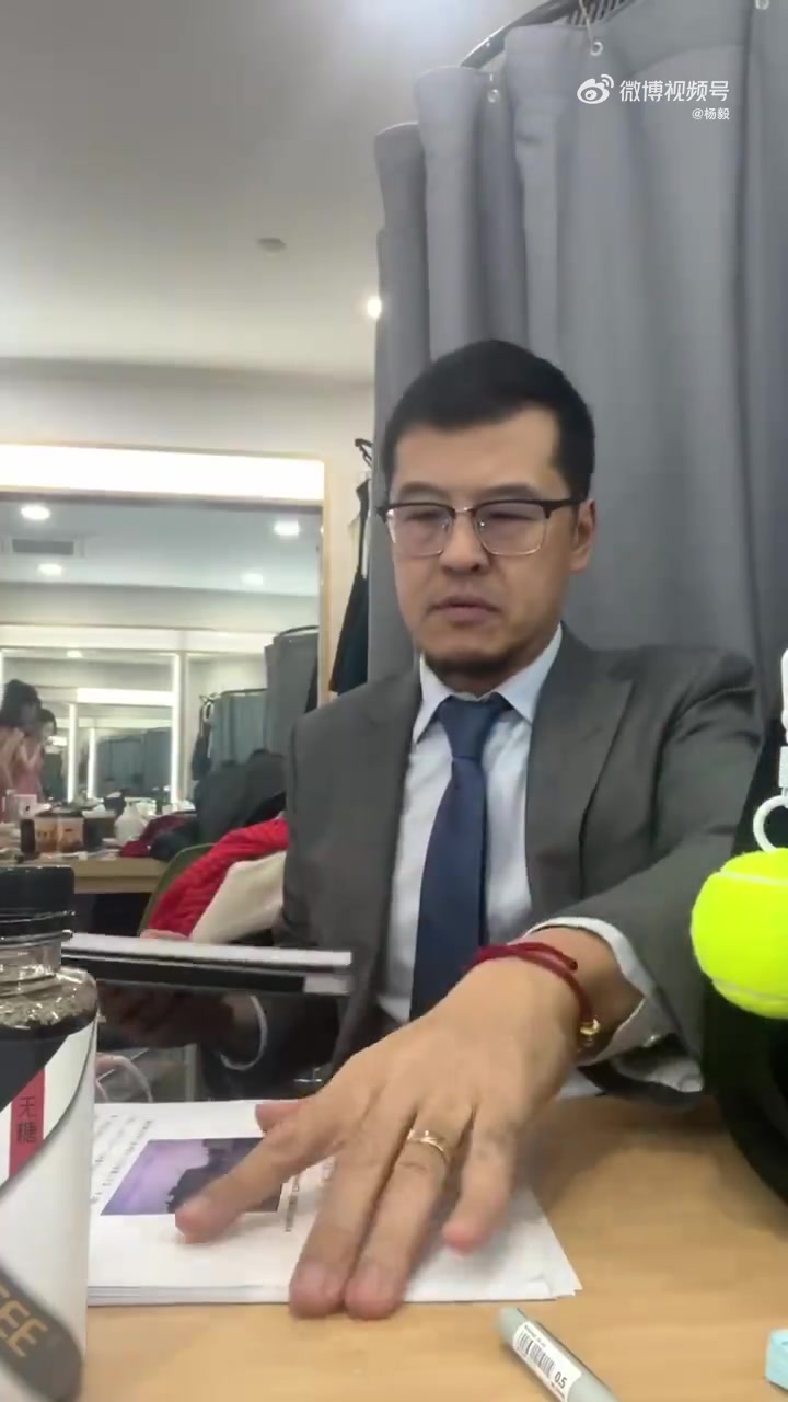 上班要开车一个半小时！杨毅：看看体育评论员当牛马的一天????