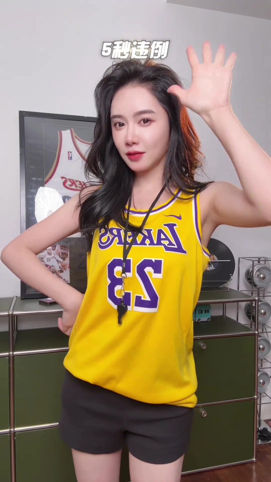 美娜：卫冕冠军都赢了 湖人这不就好起来了吗 ????