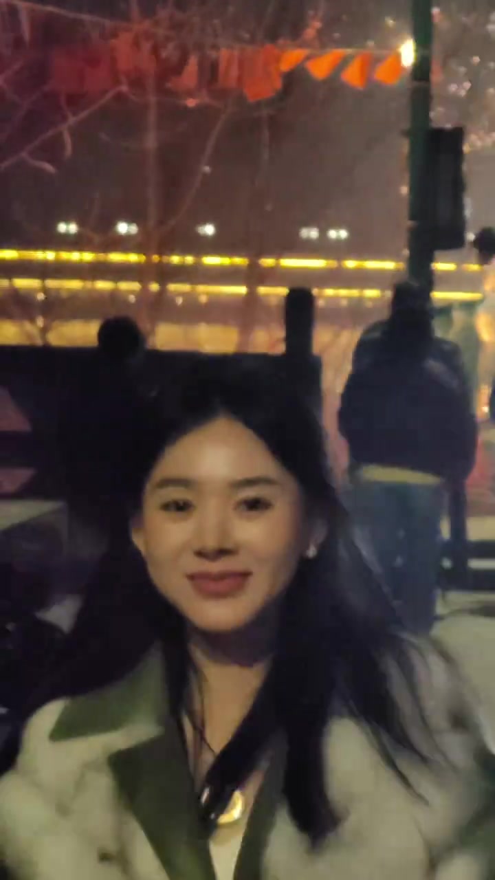 蒋圣龙爱妻：祝大家新年快乐????吉祥如意????愿我们一年比一年好