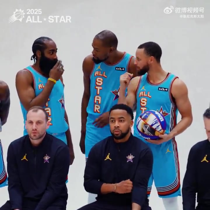 登哥、阿杜、库里这是干啥呢，三人比胡子吗？????