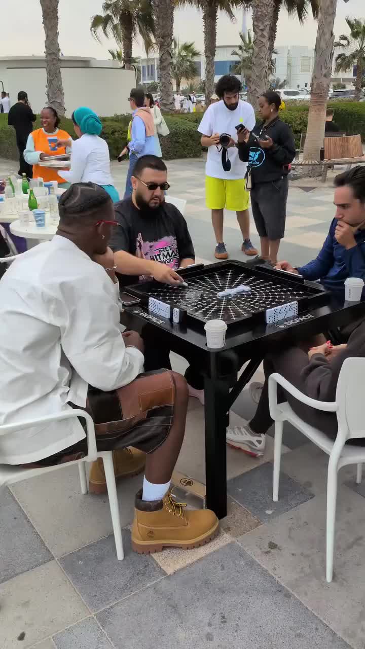 瘾是真大????放假的巴特勒一天不玩牌都不舒服