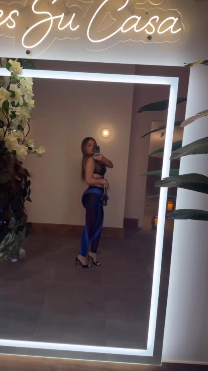 皮蓬前妻自拍晒丰满身材，如此性感看上去确实不像50岁！????