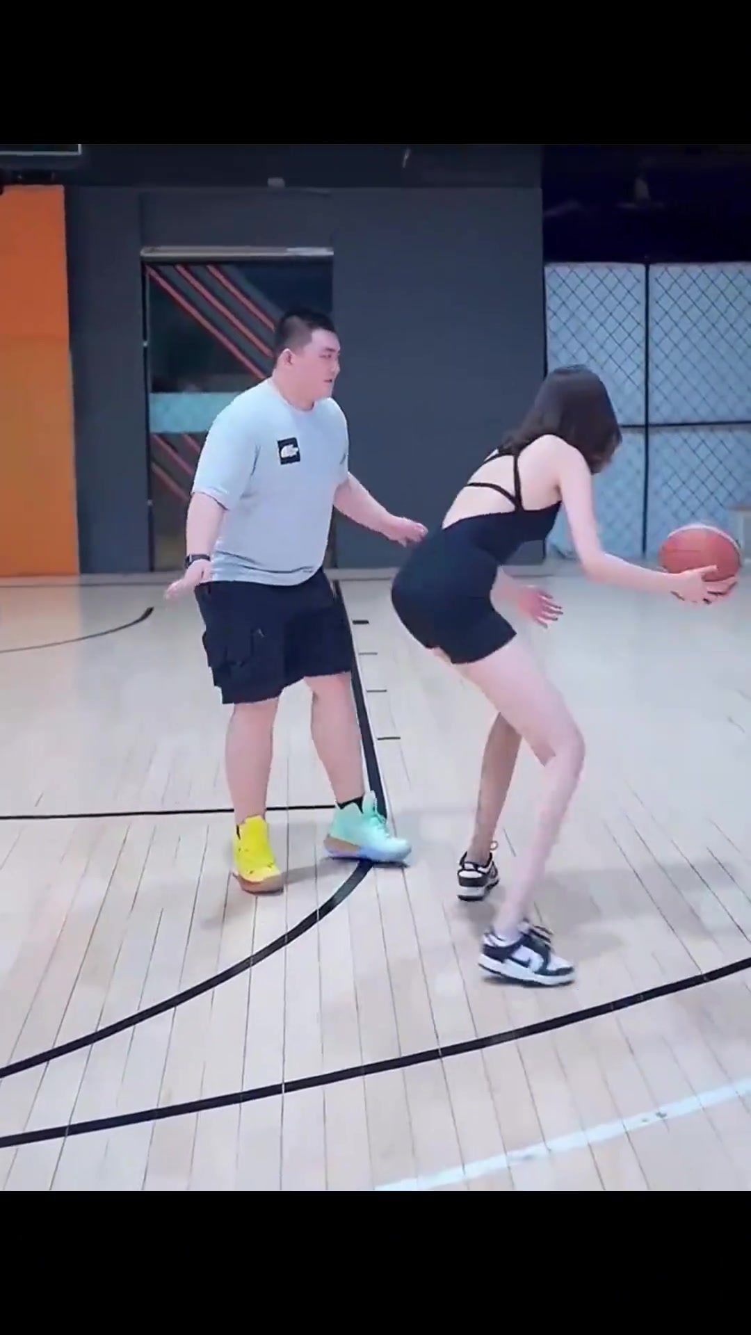 面对女生的背打，有时候真的不知道该怎么防????????????