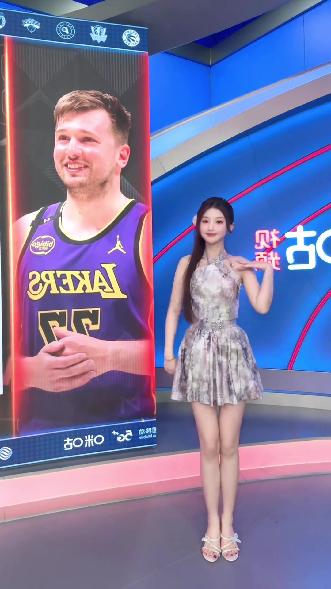 美女主播魏欣怡：东契奇？哈里森！谁才是真正的湖人侠????