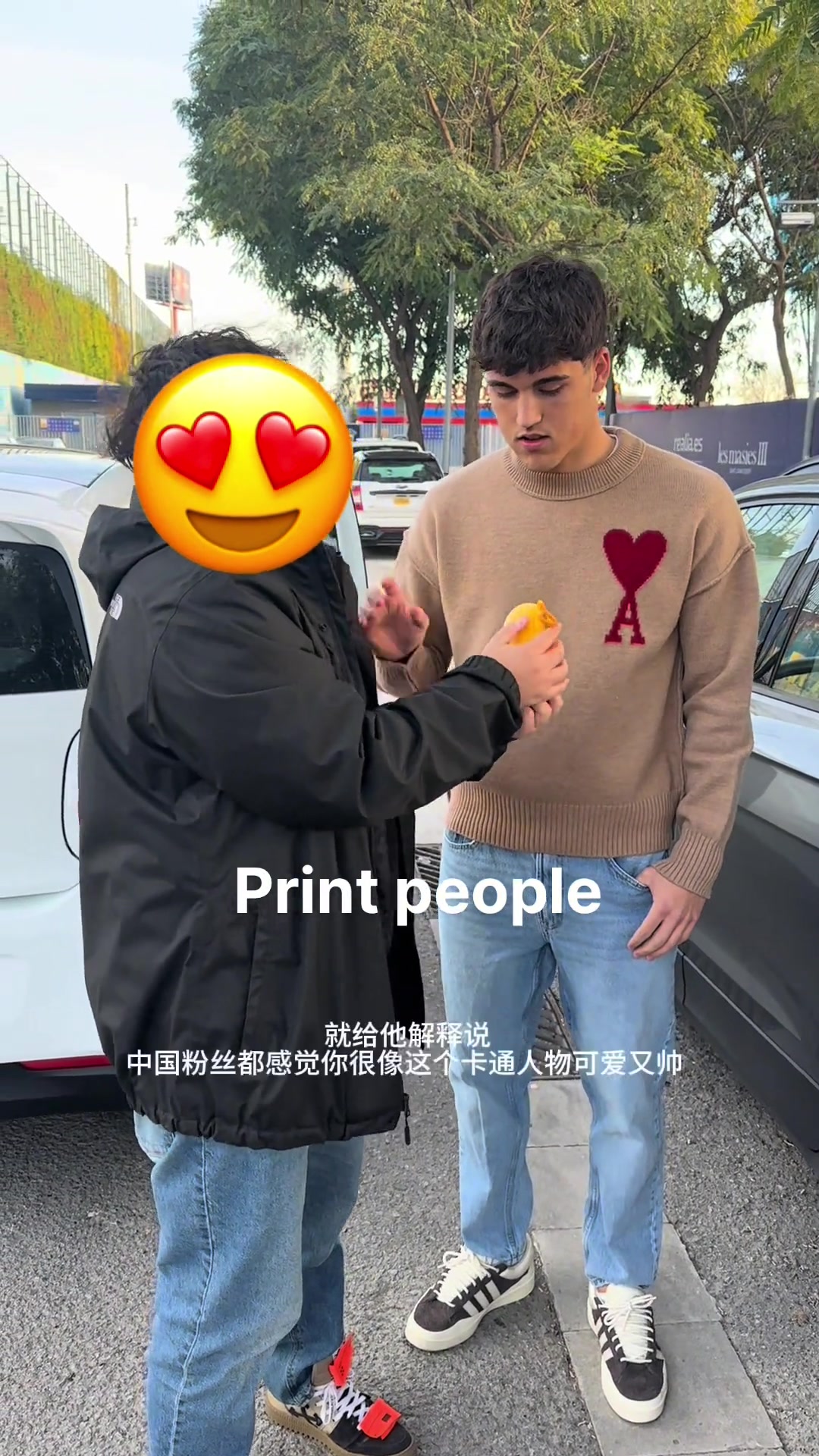 抽象！国人真的跑去给库巴西送奶龙了????