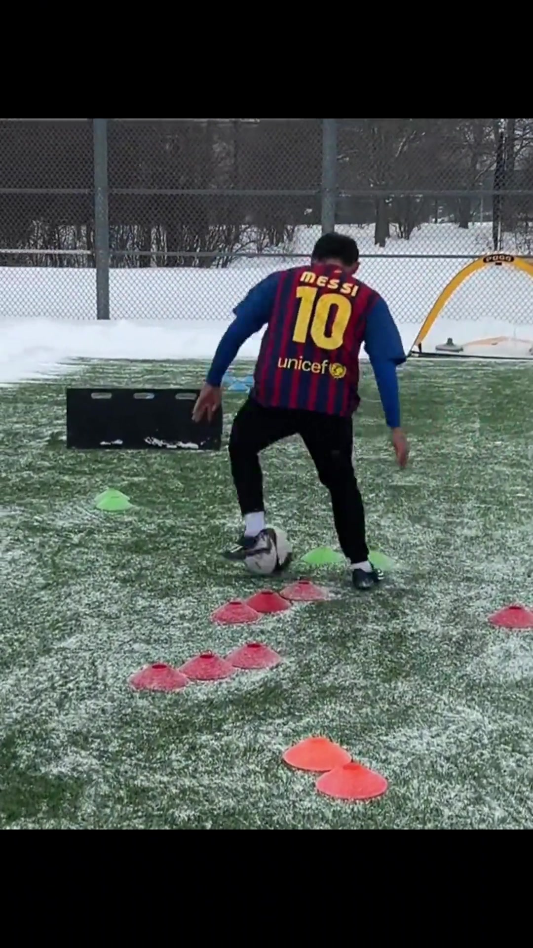 雪地梅西啊你????！雪地里的运球训练别有一番风味