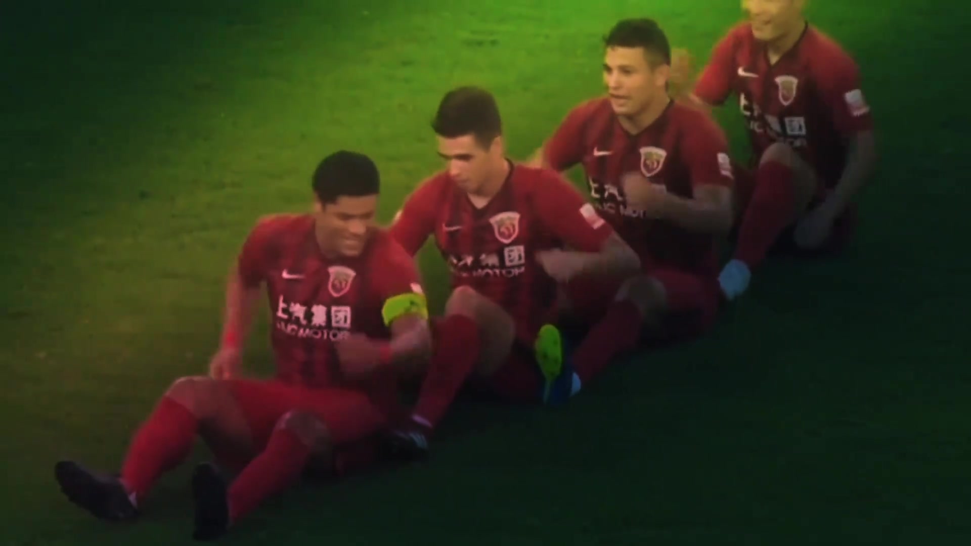 当年三个巴西人一个“西班牙人”组成了上港超强攻击线????