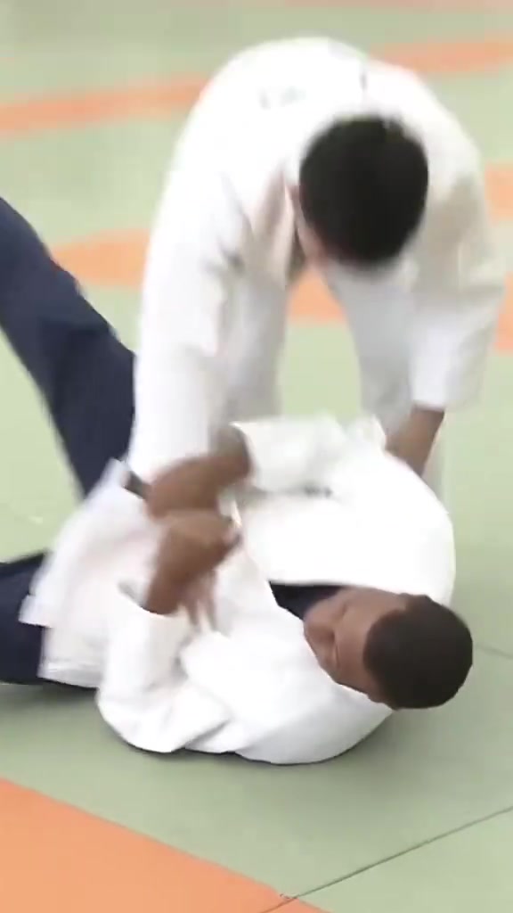 ????抱摔姆巴佩是什么感觉？教练：这是，我摔过最贵的一个！