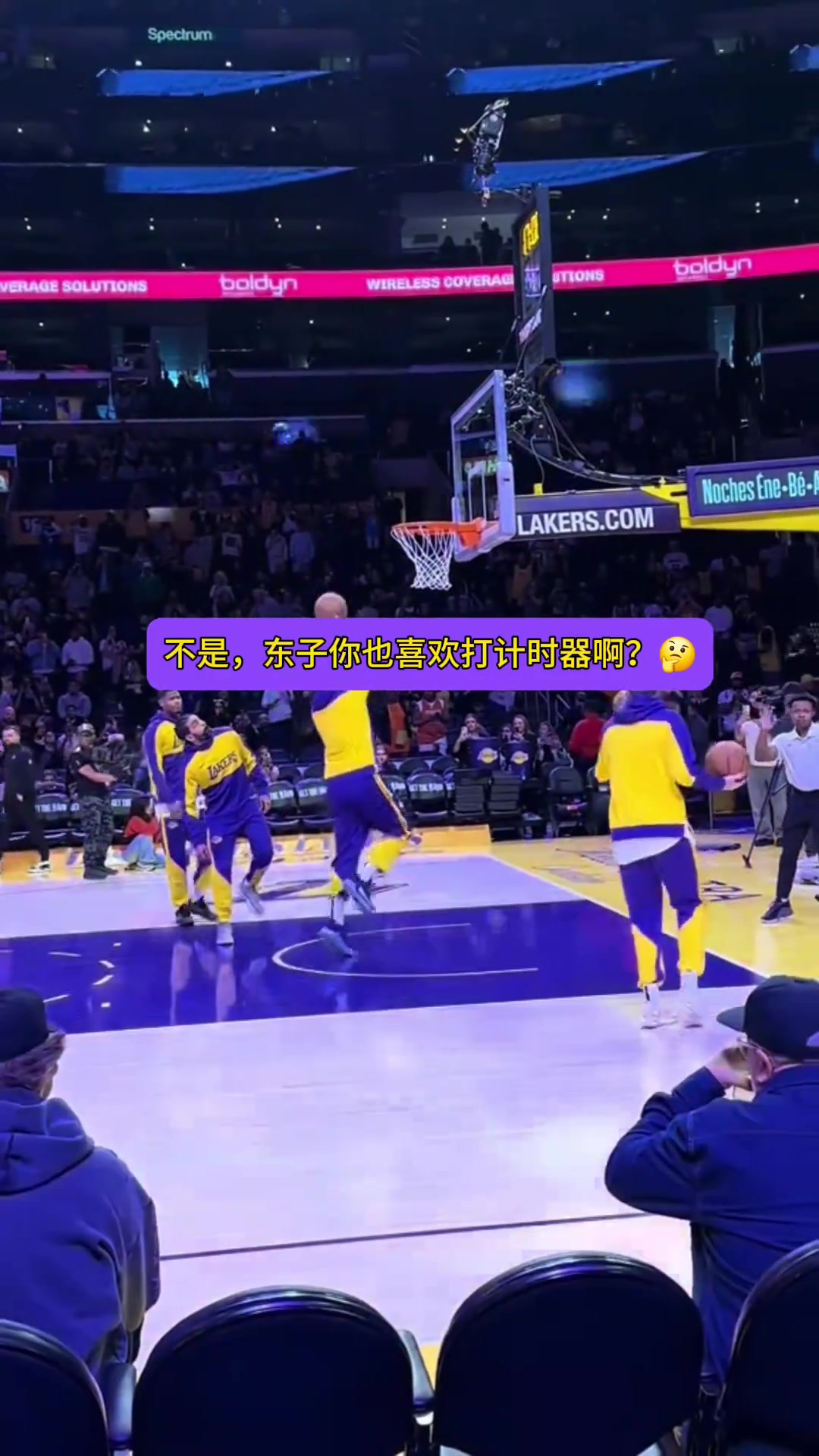 这手活真的绝了！东契奇赛前训练打计时器稳稳进球????????????