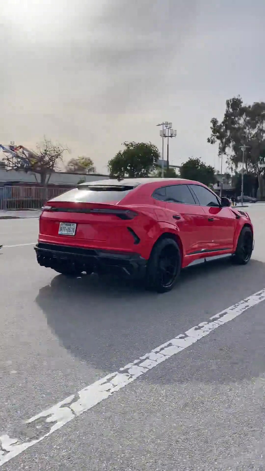 懂的吧友说说东契奇开的是什么车????????????