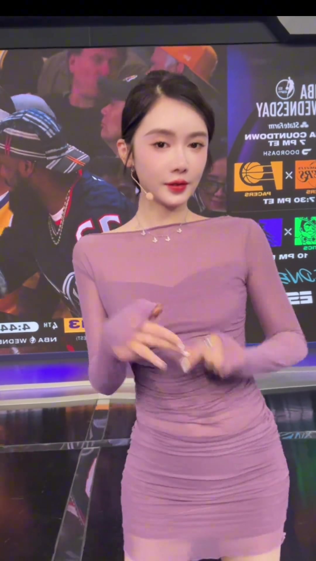 美娜：湖人主场9连胜了，抽象庆祝一个????