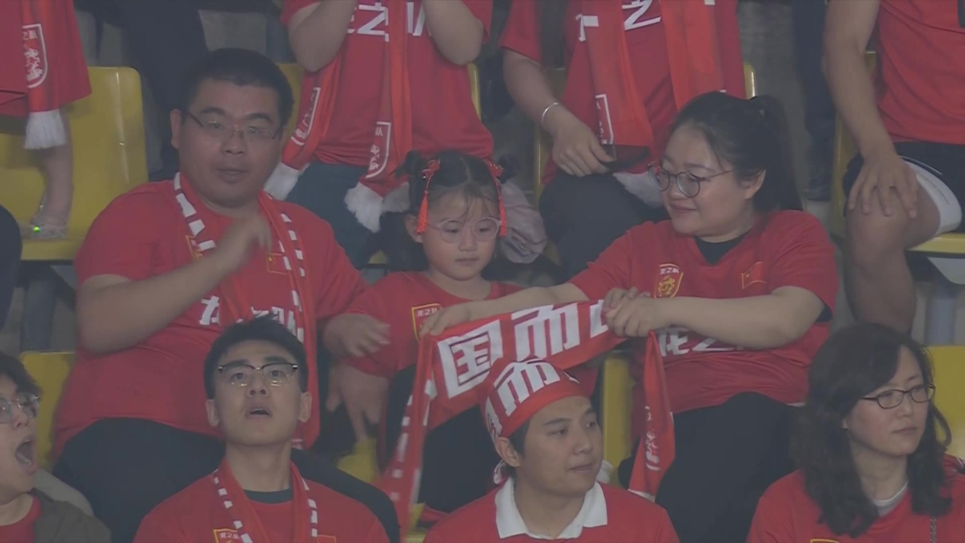 全球票房152亿！国足现场小球迷COS哪吒，太可爱了！????