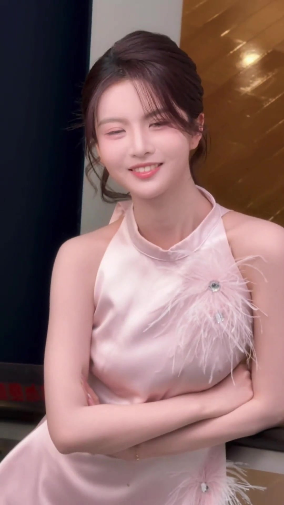 腾讯女主播炼炼????这真的算得上是标准的甜妹了吧……