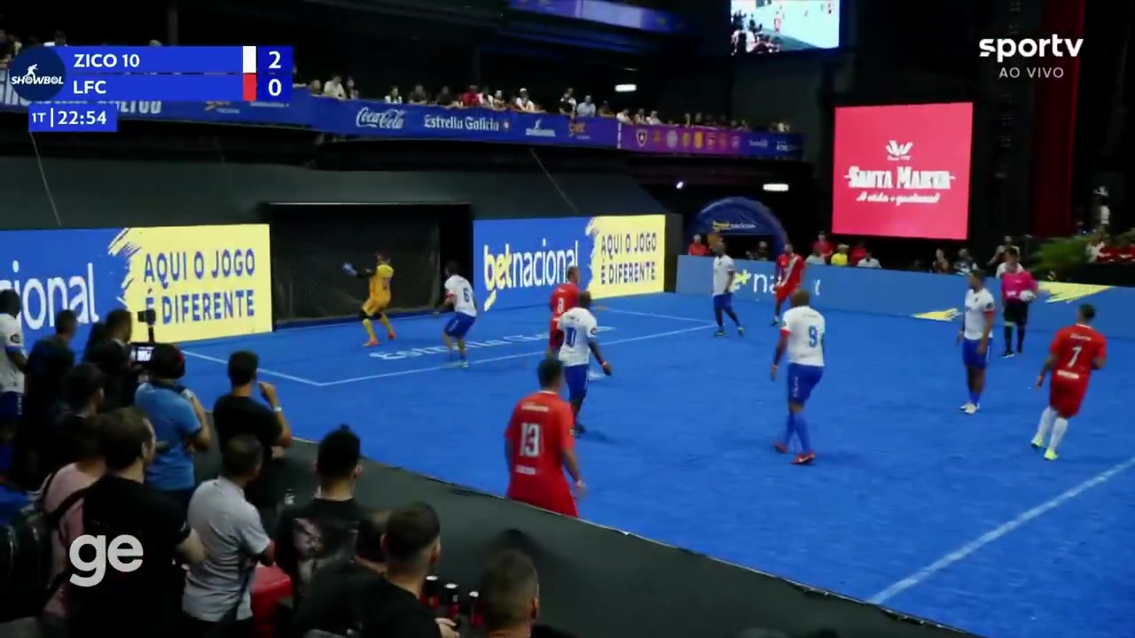 夸雷斯马现身五人制球场，外脚背依然那么犀利????
