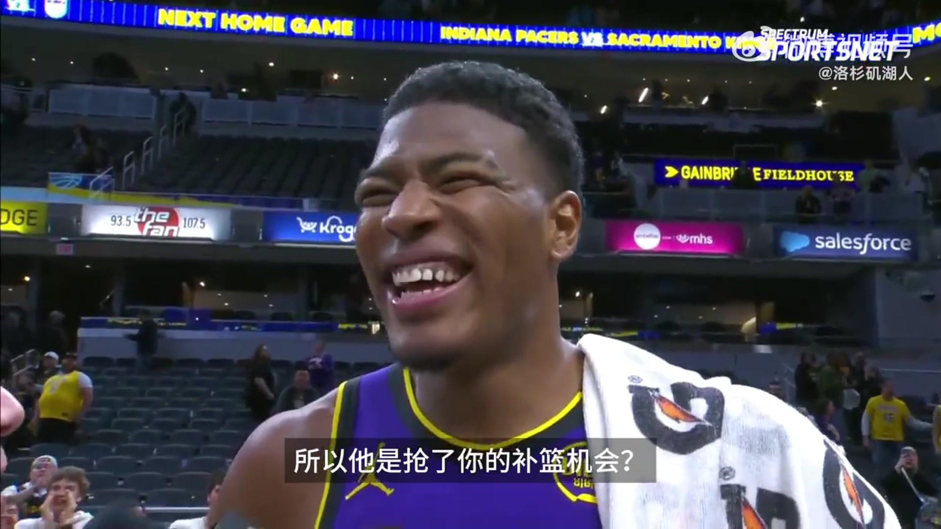 锁喉的原因？八村：我也在冲板所以清楚绝杀有效！老詹抢了我的绝杀????