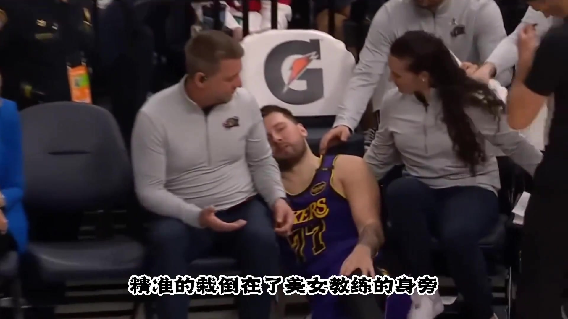 注意了！东契奇这小子又“不老实”了！数次“下手”女裁判????