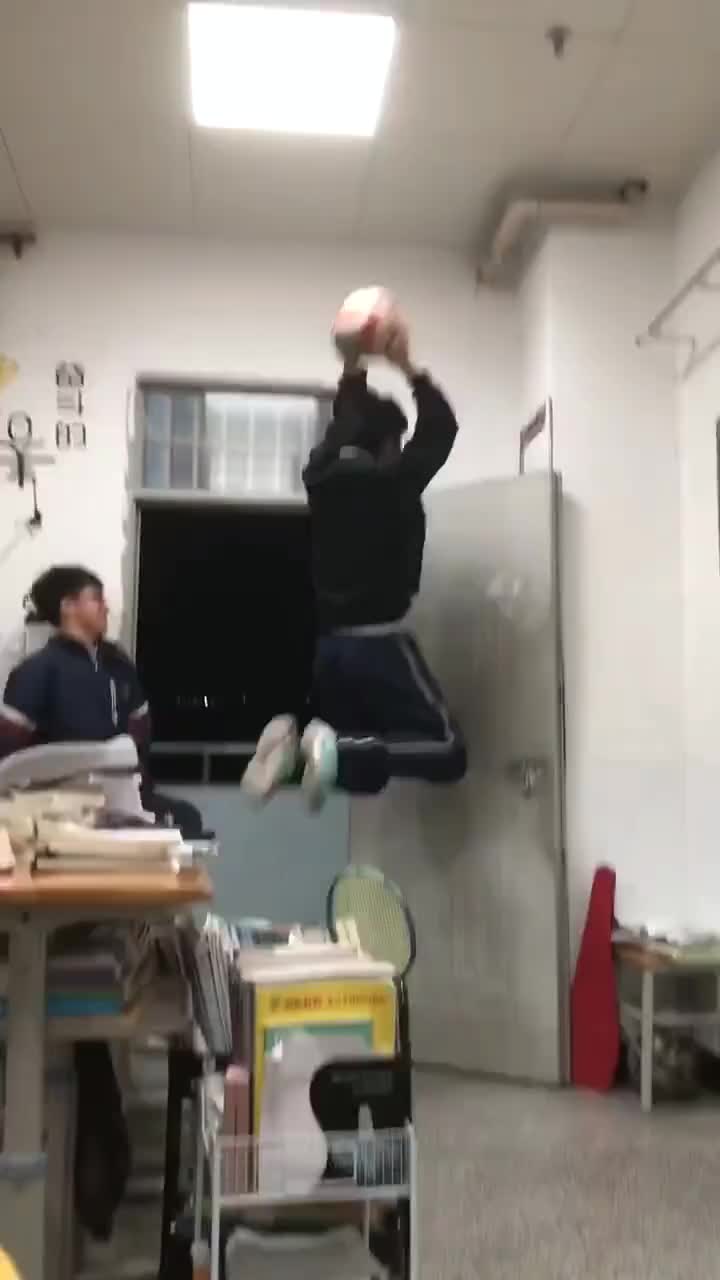 那是个稀松平常的晚自习????