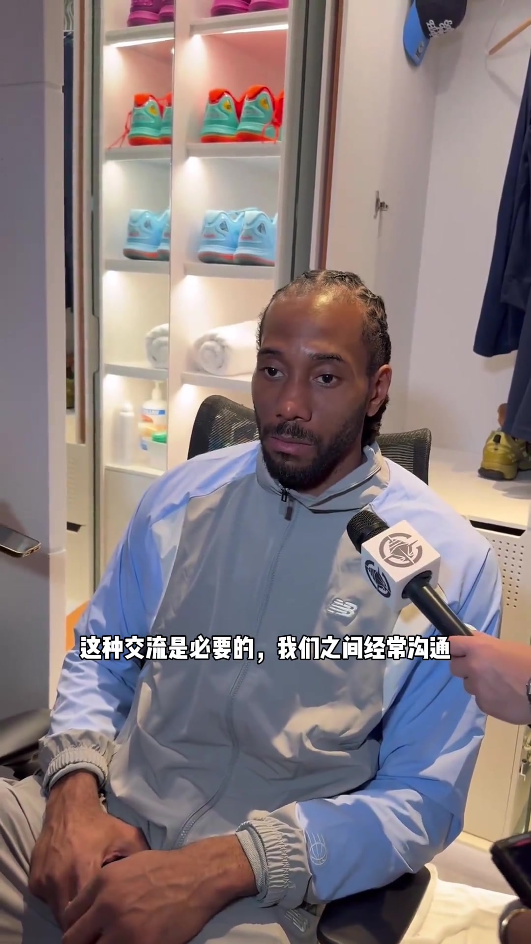 ????伦纳德赛后谈到了和哈登之间的交流