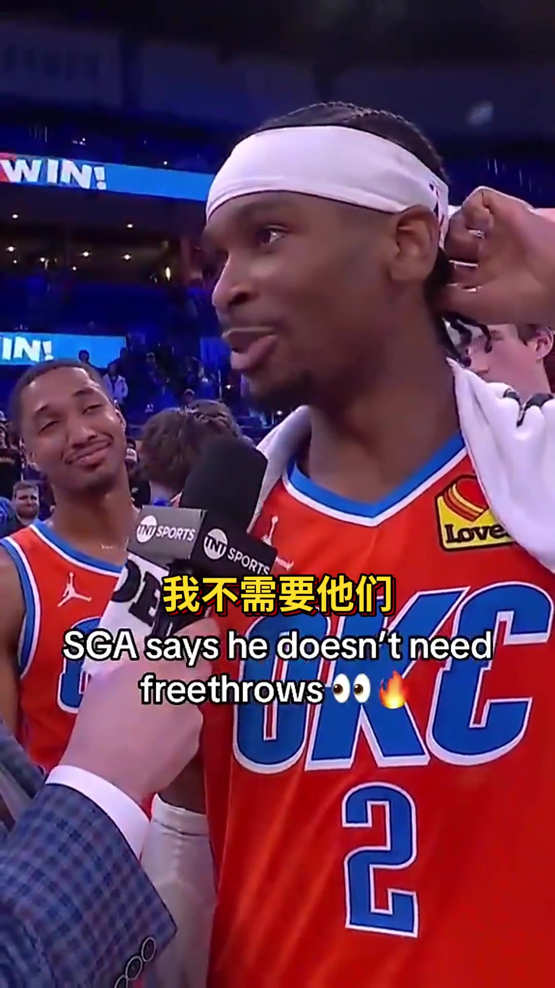 ????亚历山大接受采访时说：“我不需要罚球”，一旁队友表情????