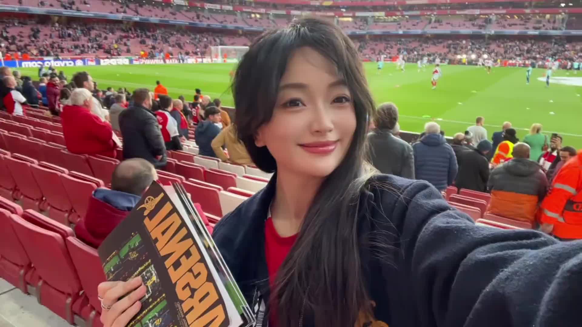 这可咋整?！美女小姐姐是皇马阿森纳双料球迷