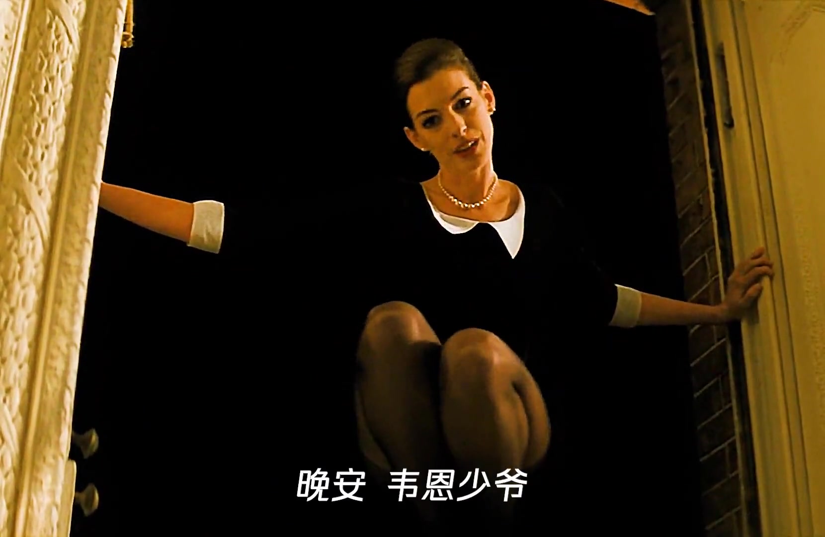 阿森纳球迷安妮海瑟薇的猫女颜值实在太顶，蝙蝠侠甚至有些高攀了