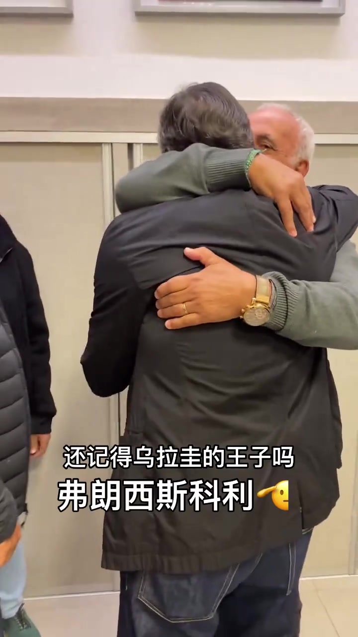 如果说梅西的偶像是艾马尔?那这位大哥则是齐达内的偶像?