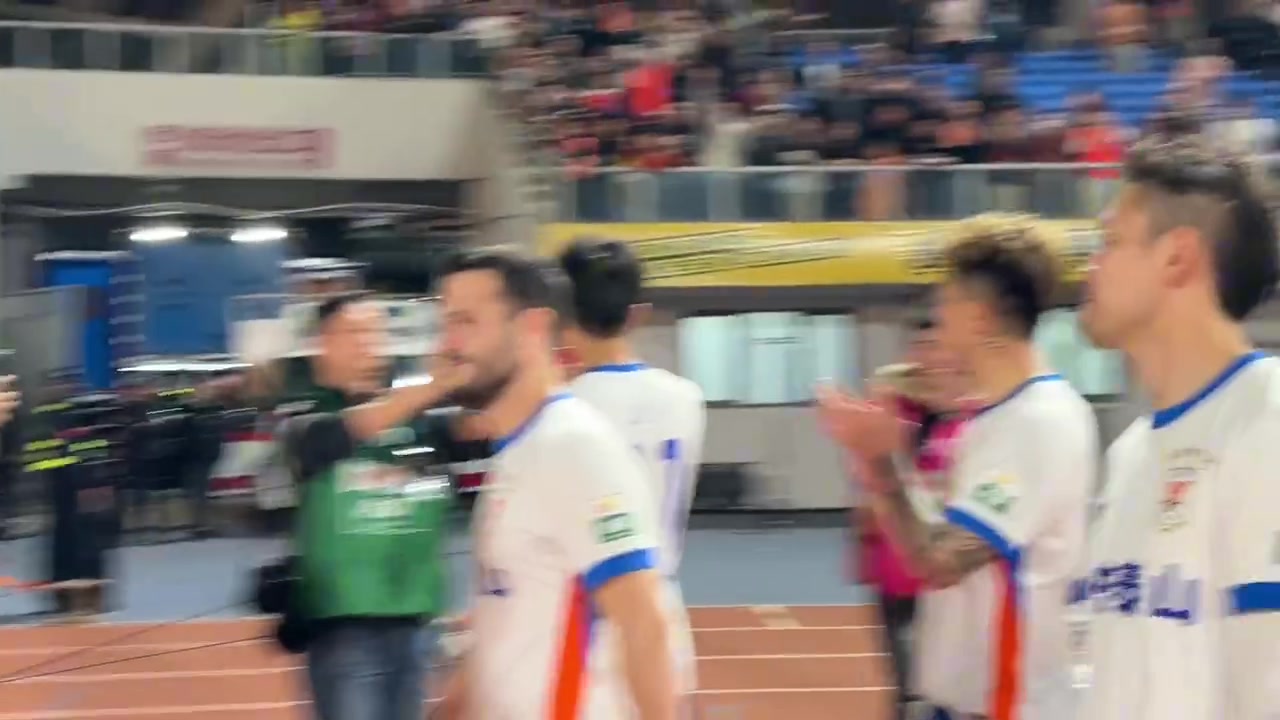5-1大胜青岛西海岸！山东泰山赛后谢场气氛爆棚?