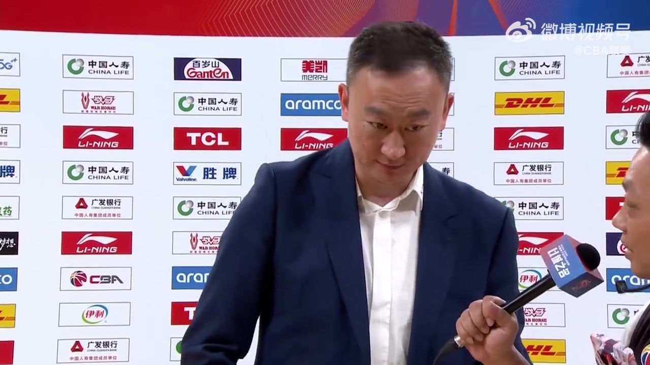 刘维伟赛后采访：调整状态享受比赛 想跟球迷说会带回青岛！
