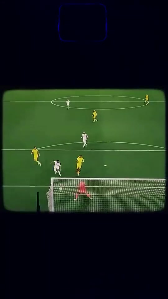 安切洛蒂晒皇马欧冠逆转时刻配文：Hala Madrid