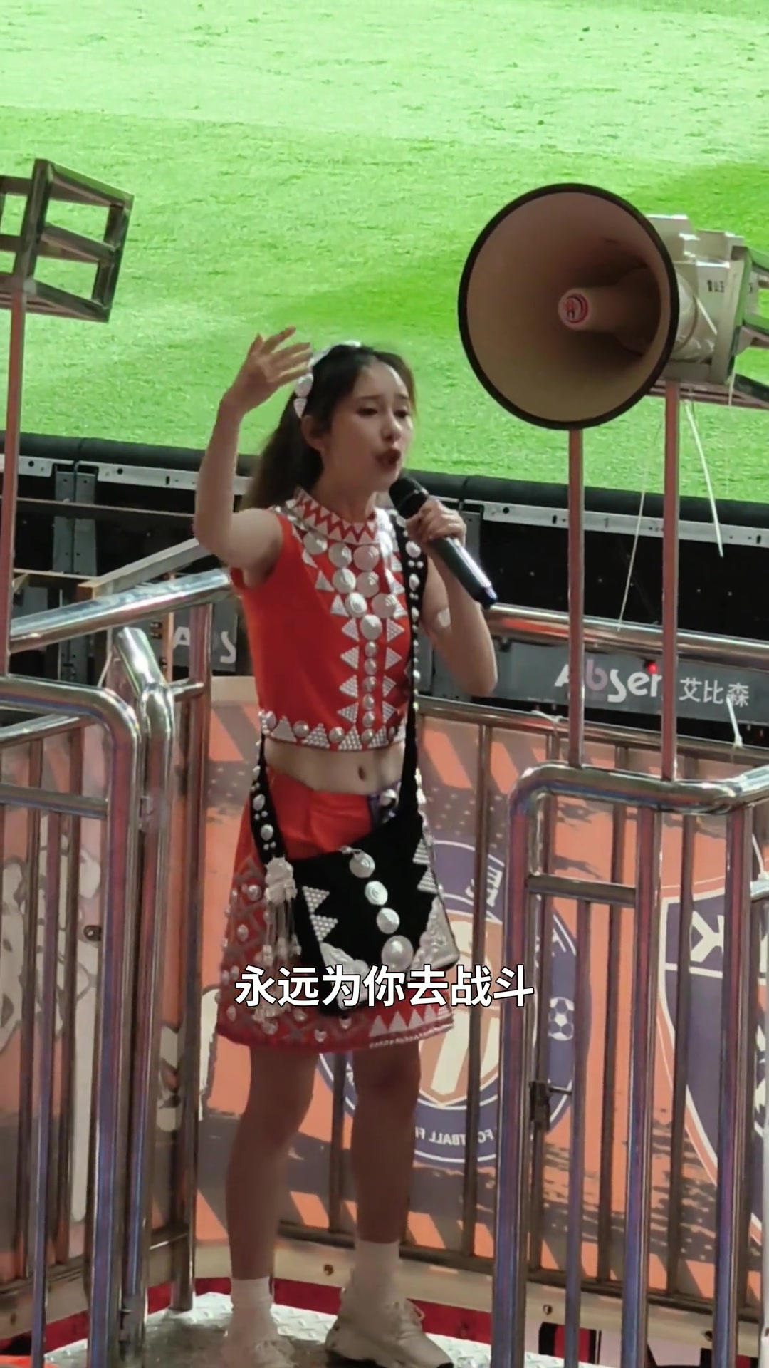 漂亮女孩子做领队太养眼！这妹儿上次来我这，咱就订婚了?