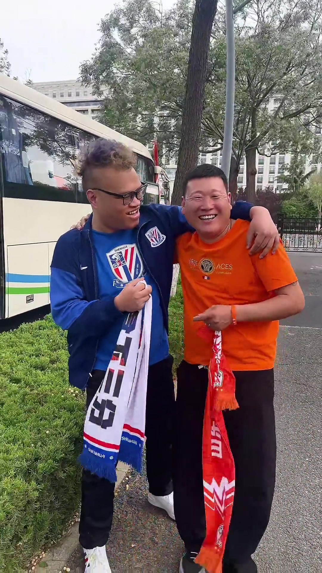 网友：国安与泰山球迷的关系要能像申花与泰山球迷这样就好了?