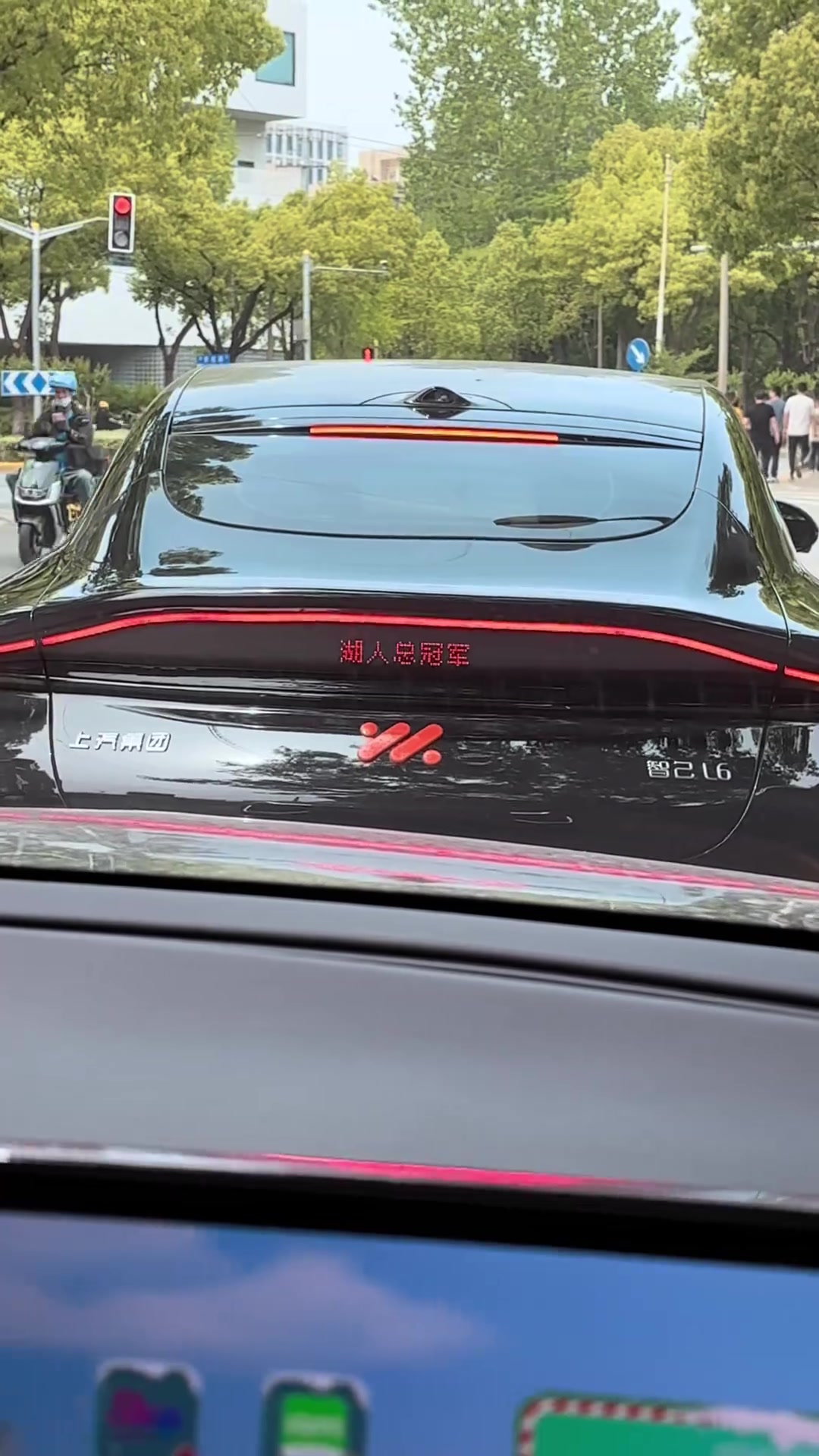 ?这车51上路估计要被截停！