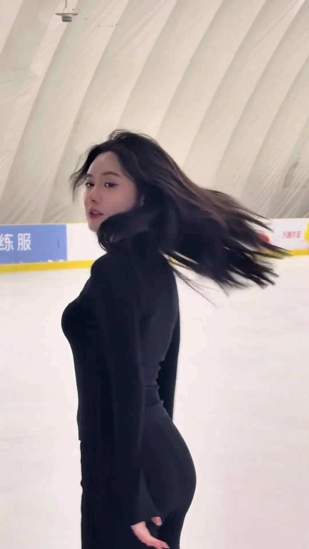 S型曲线哇奥！娜姐的滑冰看来是有练过?