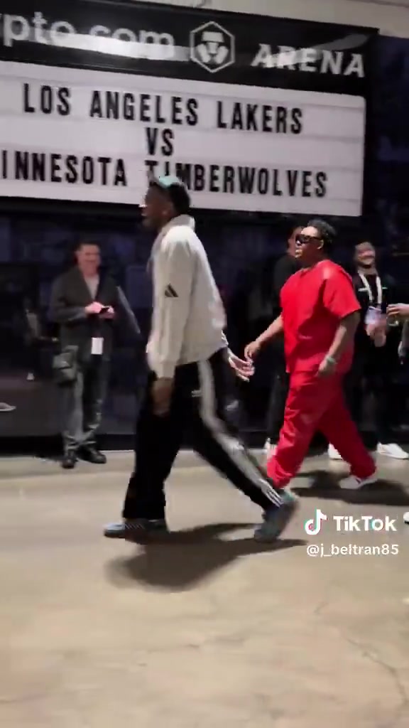 爱德华兹赛后球员通道模仿詹密夏普：Lakers in 5！