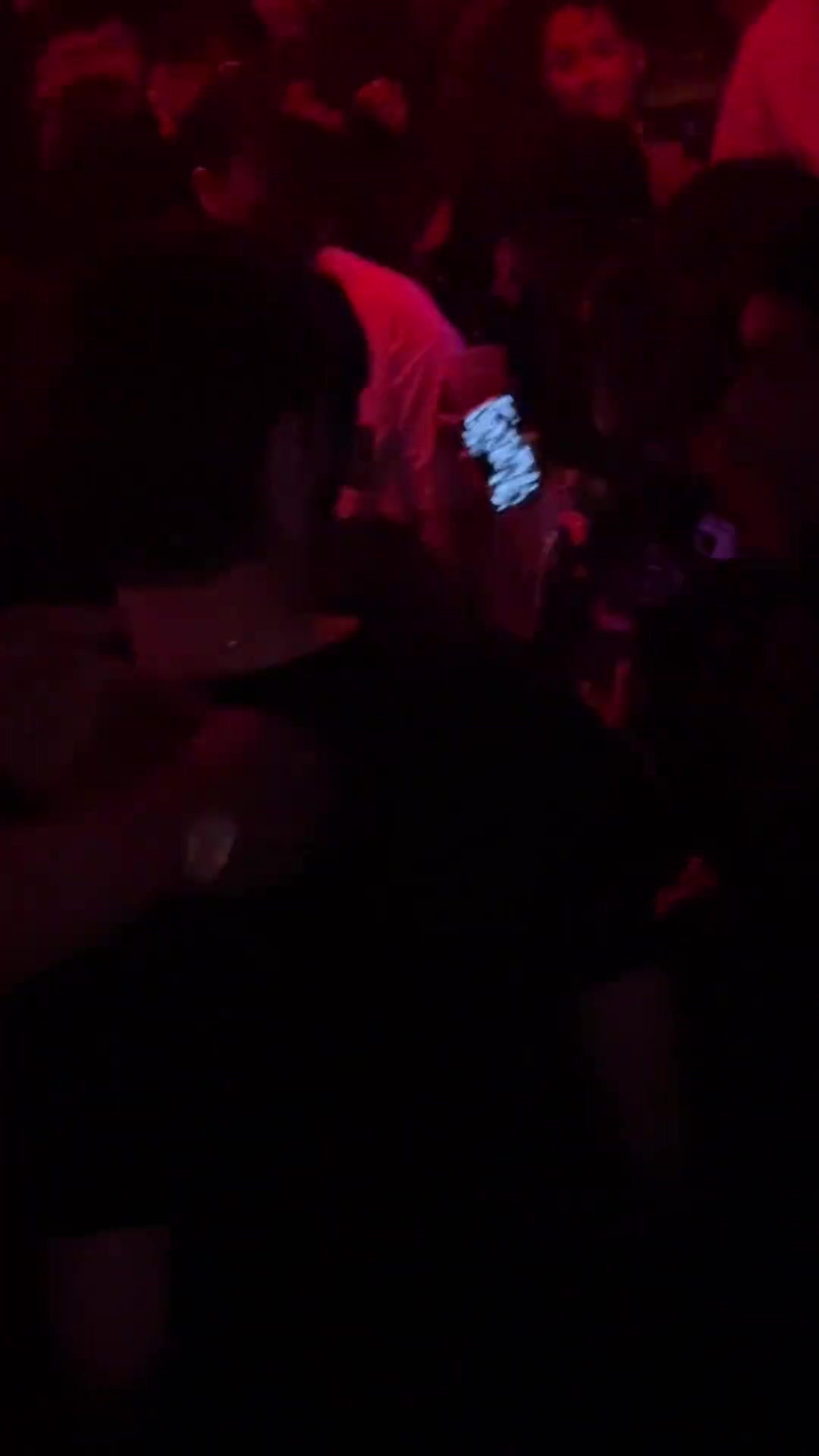 玉昆教练带球员夜店蹦迪，侯永永这颜值不得全场美女围观?