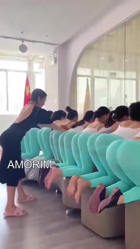 外网网友用这个视频来评价曼联对小蜜蜂的防守?不对劲啊！