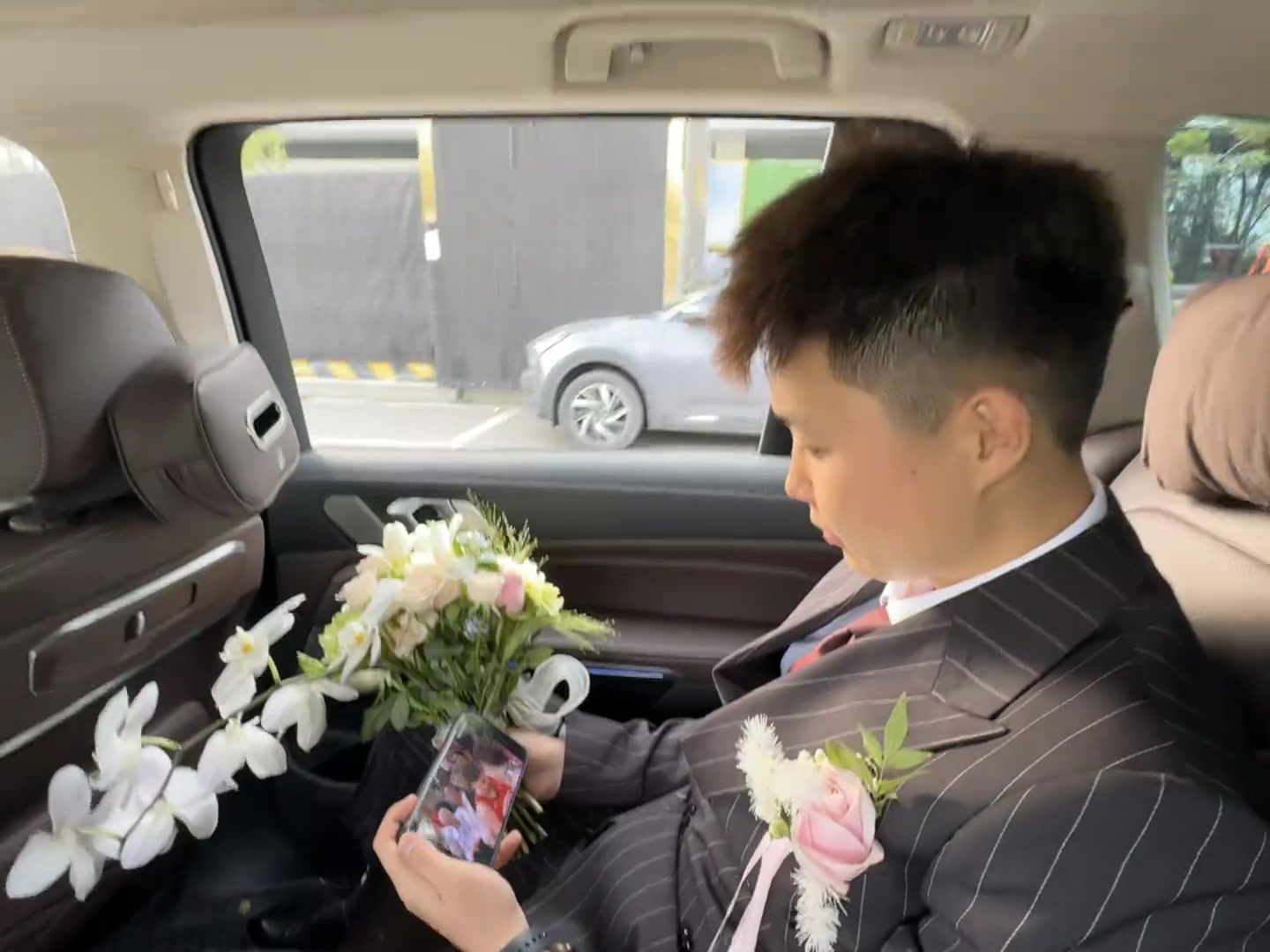 虚假的假期在结婚，真正的假期在看勇士比赛！?