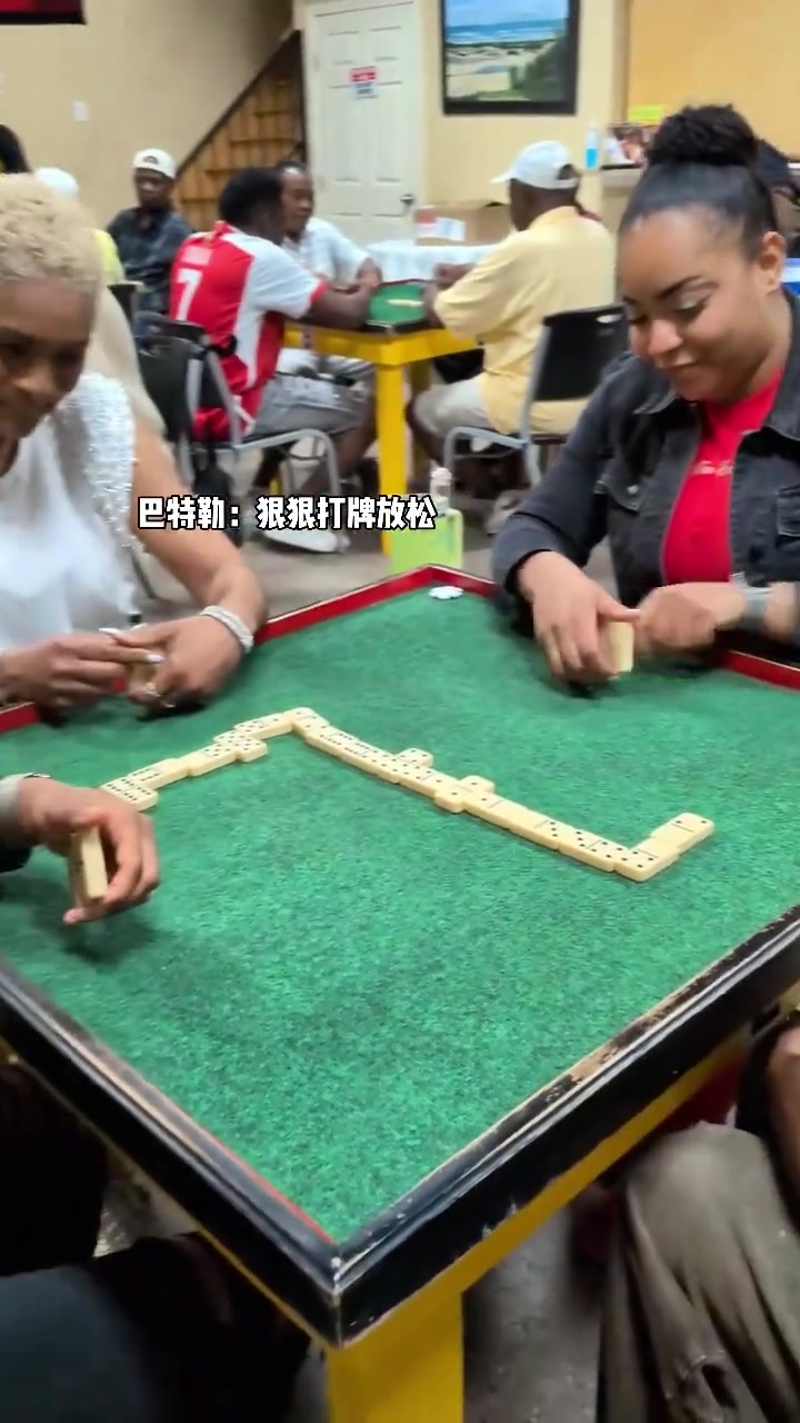 他是真爱打牌啊??！晋级了赛后放松一下没人有意见吧