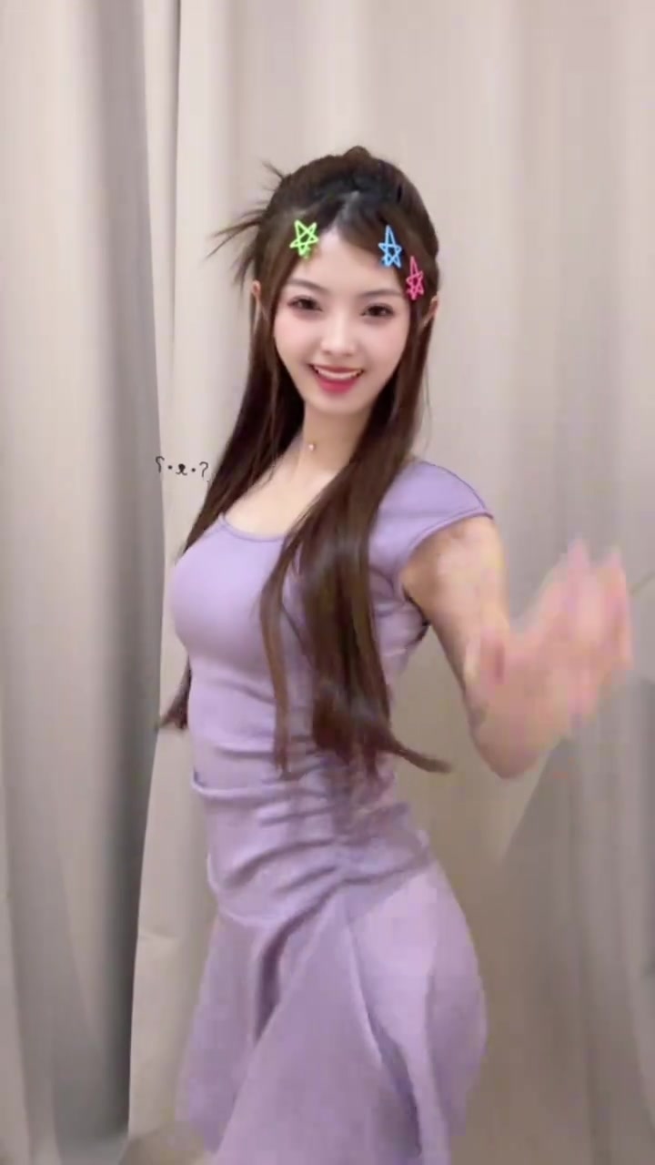 女主播泱泱跳舞自拍！平时没怎么注意，原来身材不错呀?