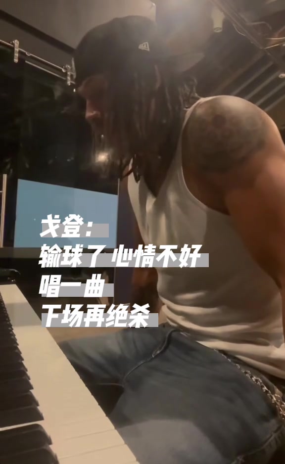 ?来欣赏一下戈登自弹自唱吧！真是能文能武真吕布，好帅啊?