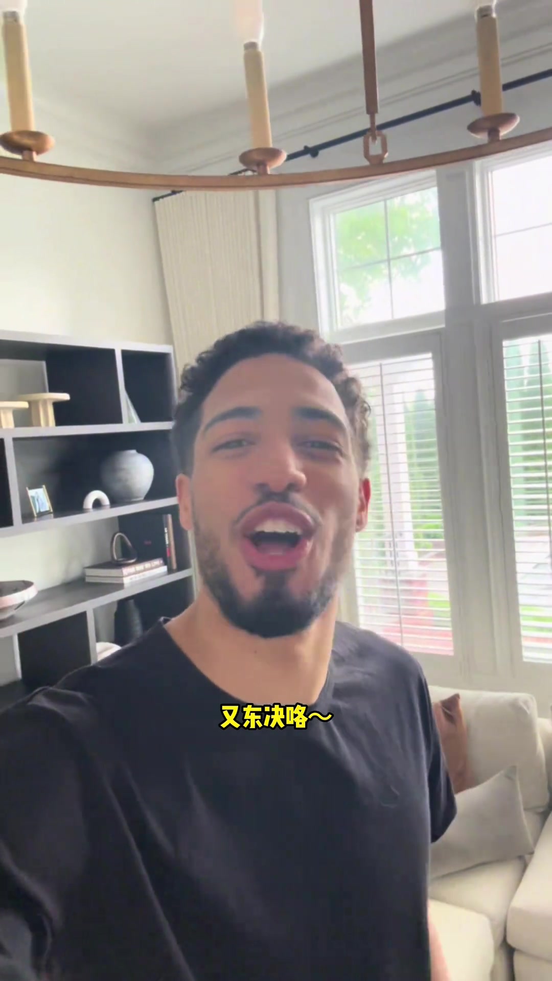东纠咯！?哈利伯顿向中国球迷问好大喊东决啦~
