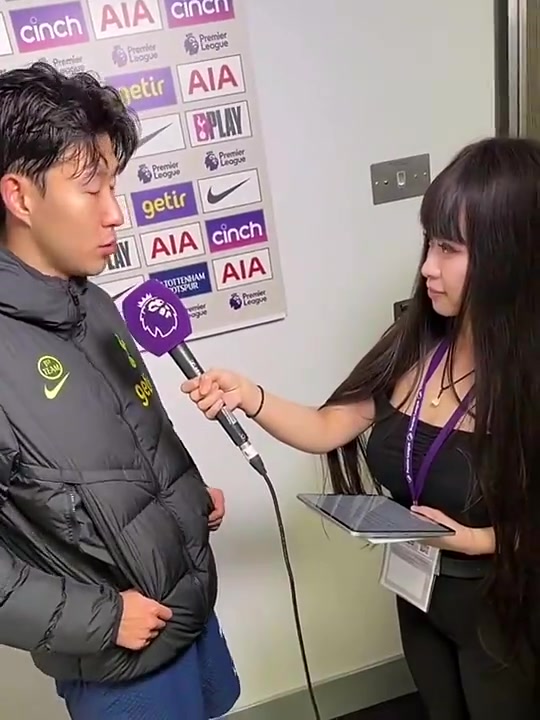 国外球迷：孙兴慜不敢直视中国女记者?