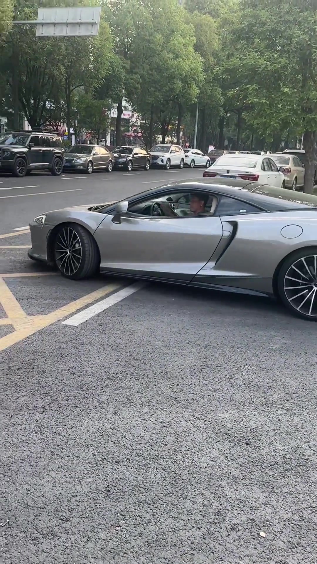 赶上了金元时代的球员，买提江和他的迈凯伦GT