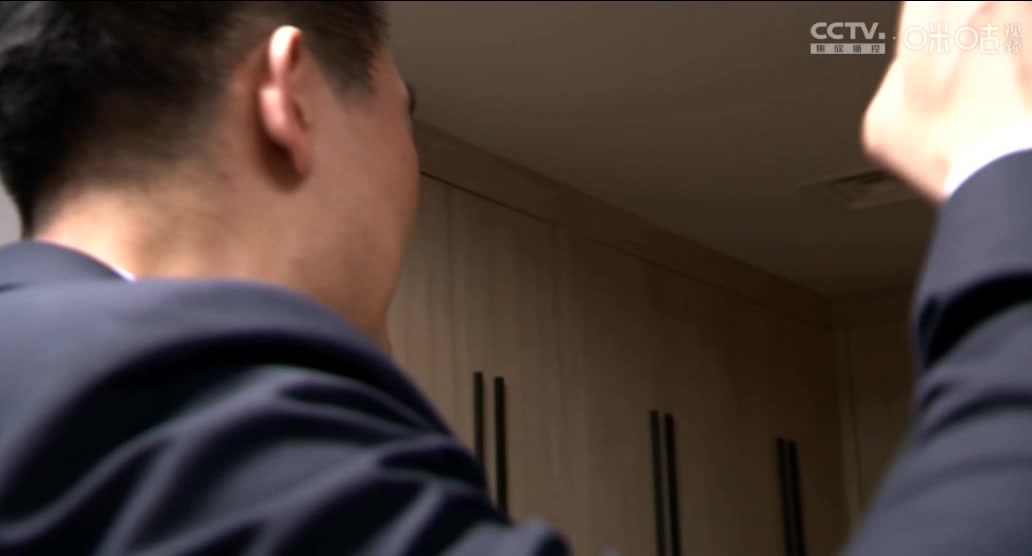 广厦教练王博赛后在更衣室激情演讲！！喜极而泣！！?