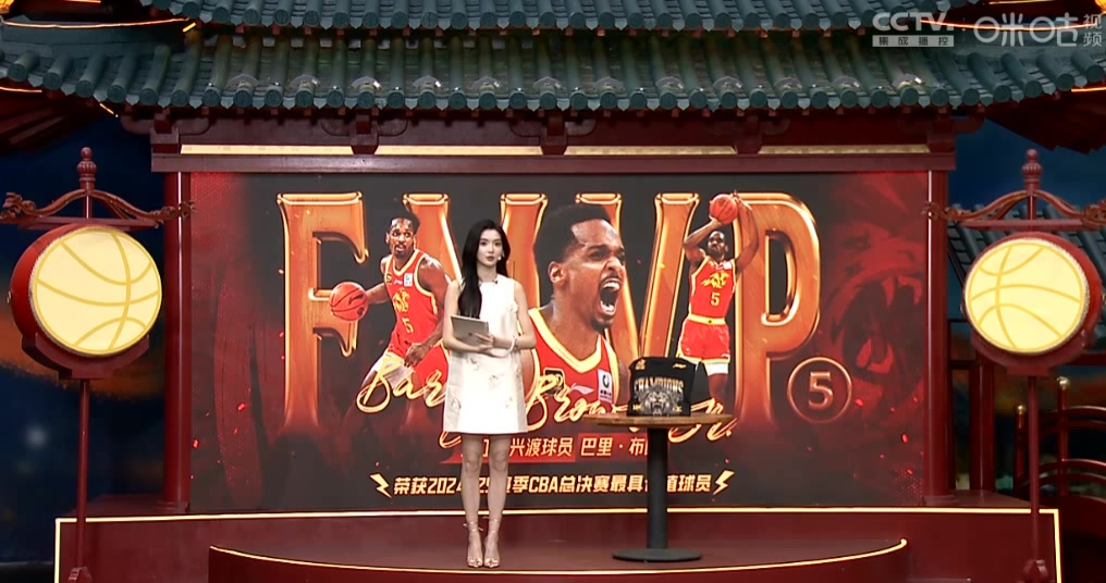 美女主播金佳悦赛后点评广厦夺冠！郭艾伦调侃主播年轻出戏了?