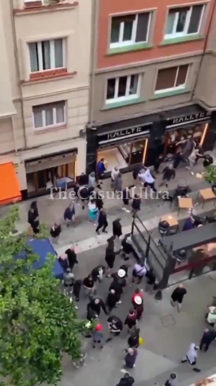 激烈冲突！曼联球迷 热刺球迷在毕尔巴鄂街头干起来了?